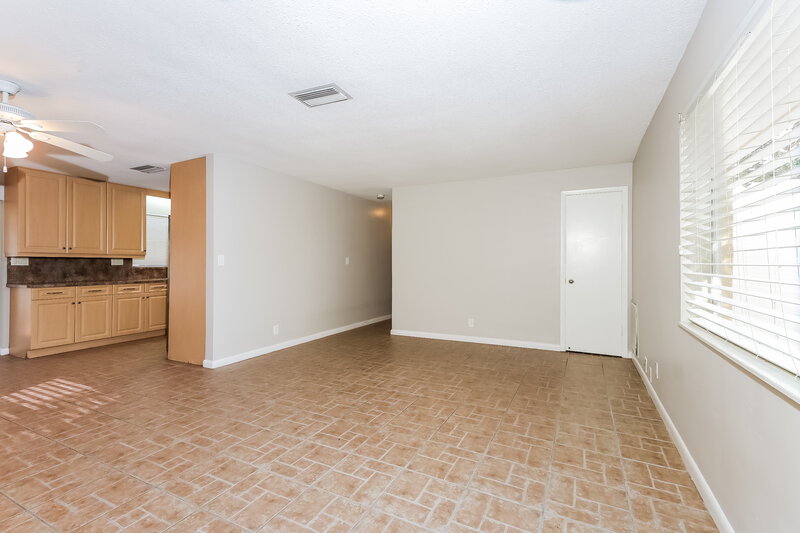 2,600/Mo, 201 Newcastle Street Boca Raton, FL 33487 Living Room View 2