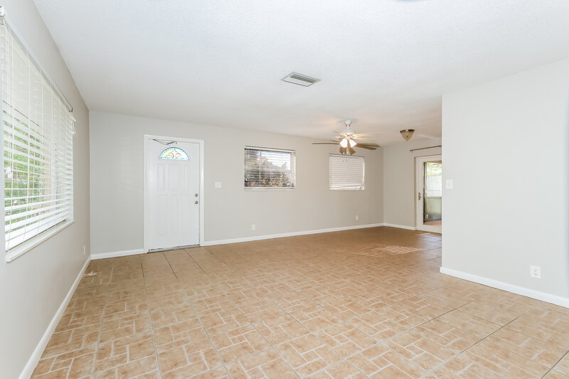 2,600/Mo, 201 Newcastle Street Boca Raton, FL 33487 Living Room View 3