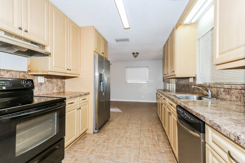 2,600/Mo, 201 Newcastle Street Boca Raton, FL 33487 Kitchen View 2