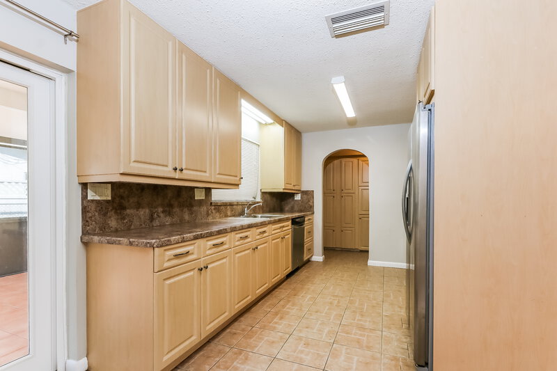 2,600/Mo, 201 Newcastle Street Boca Raton, FL 33487 Kitchen View 3