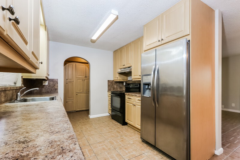 2,600/Mo, 201 Newcastle Street Boca Raton, FL 33487 Kitchen View 4
