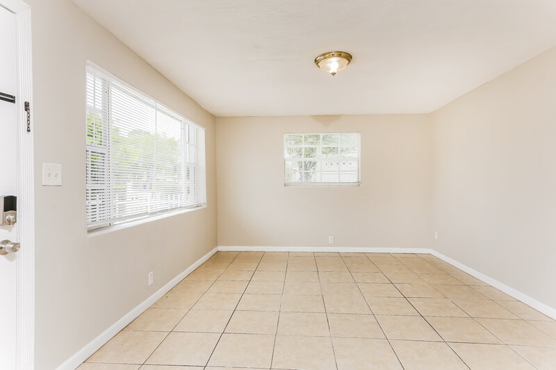 2,435/Mo, 1564 Nw 3 Way Pompano Beach, FL 33060 Living Room View