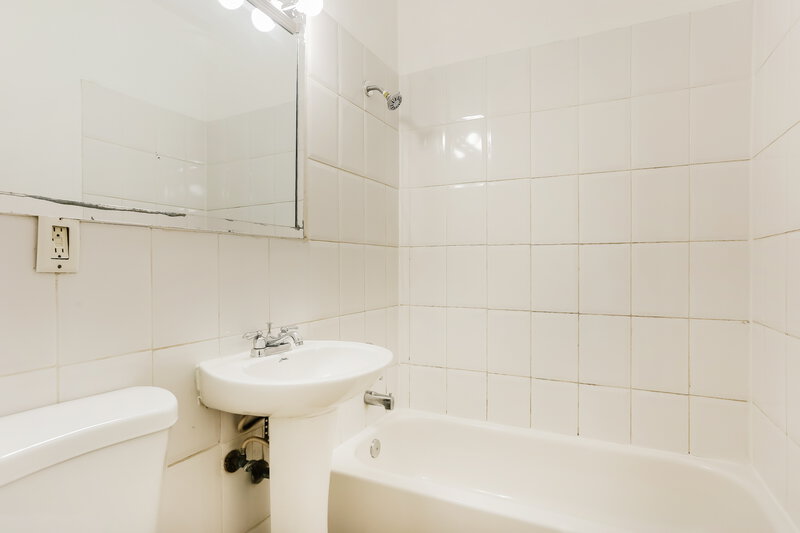 2,435/Mo, 1564 Nw 3 Way Pompano Beach, FL 33060 Bathroom View