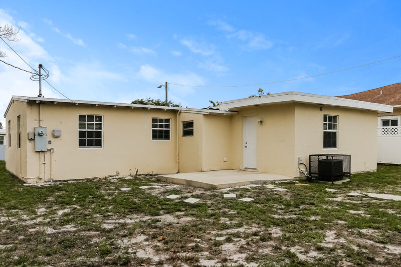 2,435/Mo, 1564 Nw 3 Way Pompano Beach, FL 33060 Rear View