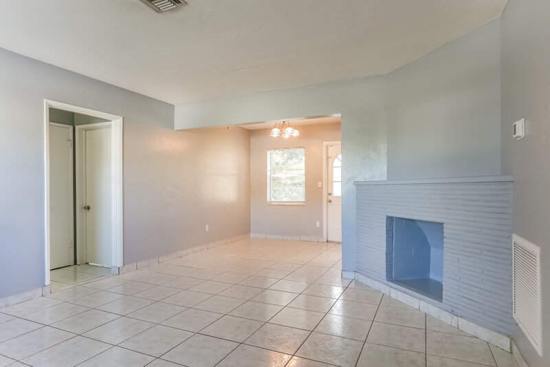 2,165/Mo, 1505 N Andrews Ave Fort Lauderdale, FL 33311 Living Room View 2