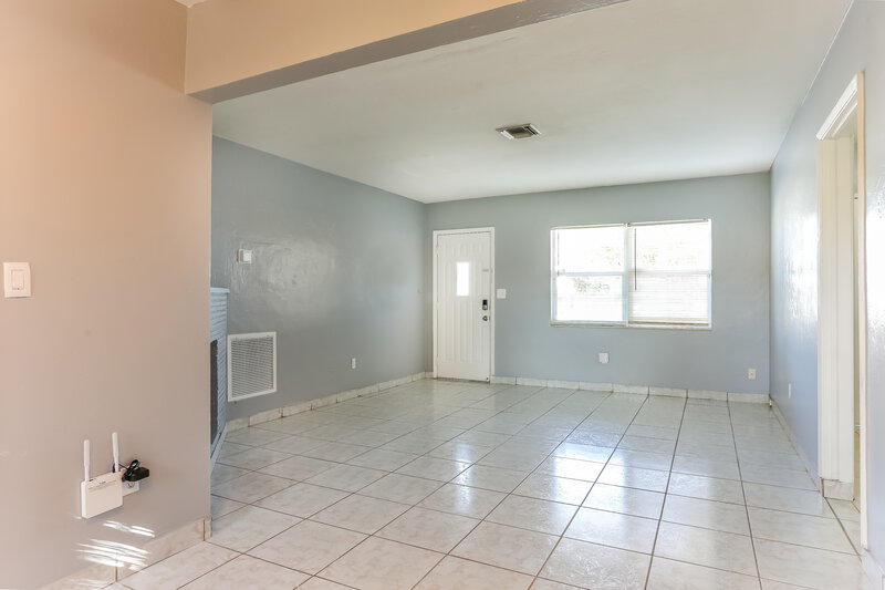 2,165/Mo, 1505 N Andrews Ave Fort Lauderdale, FL 33311 Living Room View 3