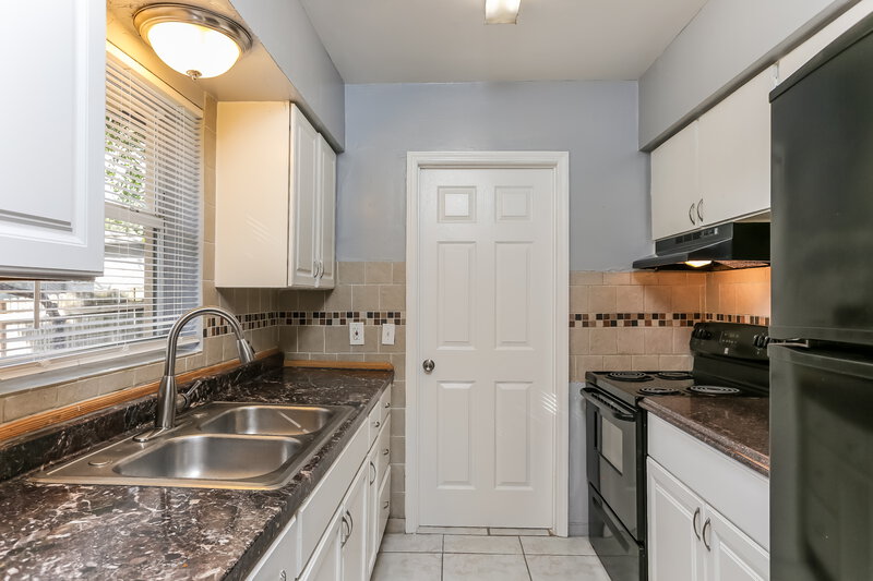 2,165/Mo, 1505 N Andrews Ave Fort Lauderdale, FL 33311 Kitchen View