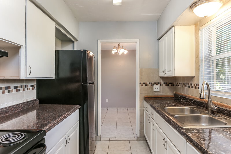 2,165/Mo, 1505 N Andrews Ave Fort Lauderdale, FL 33311 Kitchen View 2