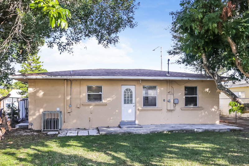 2,165/Mo, 1505 N Andrews Ave Fort Lauderdale, FL 33311 Rear View 2