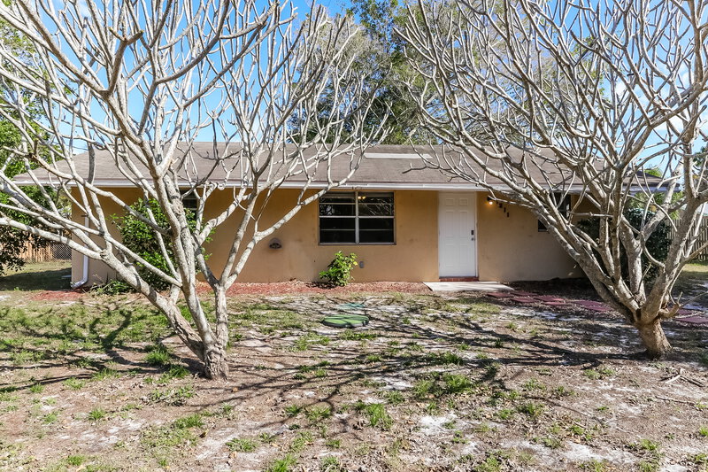 2,185/Mo, 1211 SE Sea Oat Lane Stuart, FL 34996 Front View