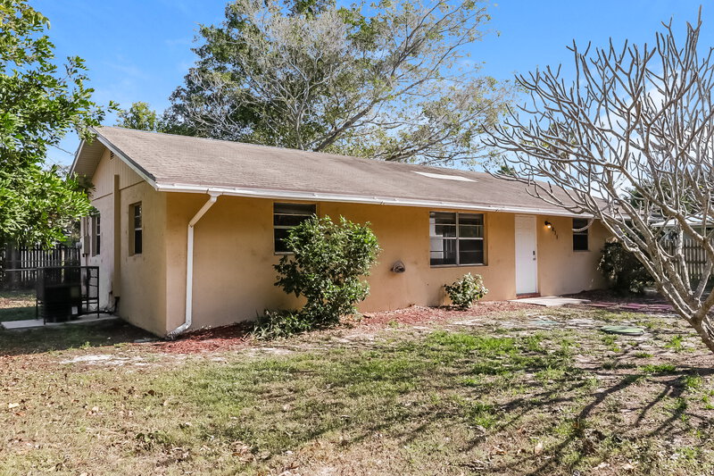 2,185/Mo, 1211 SE Sea Oat Lane Stuart, FL 34996 Front View 2