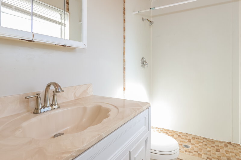 2,185/Mo, 1211 SE Sea Oat Lane Stuart, FL 34996 Main Bathroom View