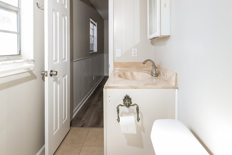 2,185/Mo, 1211 SE Sea Oat Lane Stuart, FL 34996 Main Bathroom View 2