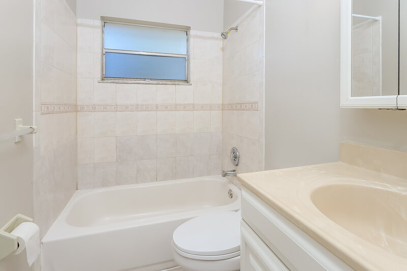 2,185/Mo, 1211 SE Sea Oat Lane Stuart, FL 34996 Bathroom View