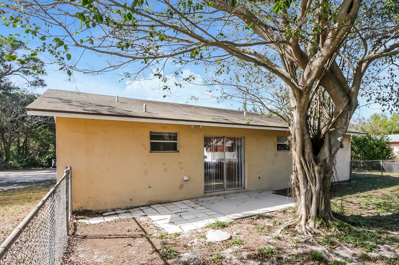 2,185/Mo, 1211 SE Sea Oat Lane Stuart, FL 34996 Rear View