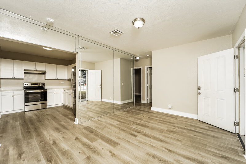 4,600/Mo, 16461 Nw 19 Av Miami Gardens, FL 33054 Living Room View 2