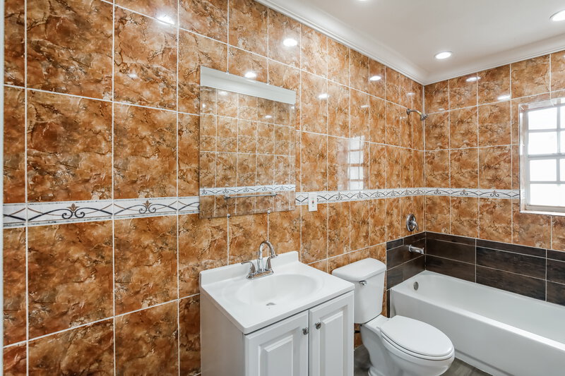 2,775/Mo, 16461 NW 19th Ave Opa Locka, FL 33054 Bathroom View