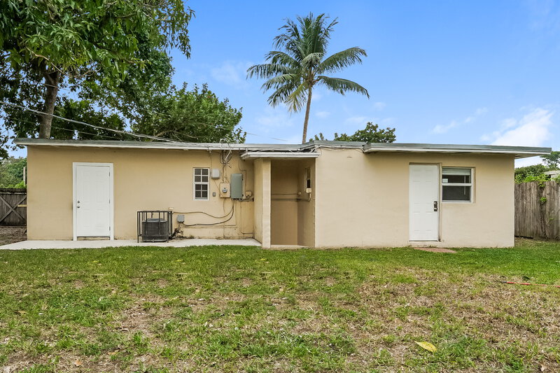4,600/Mo, 16461 Nw 19 Av Miami Gardens, FL 33054 Rear View