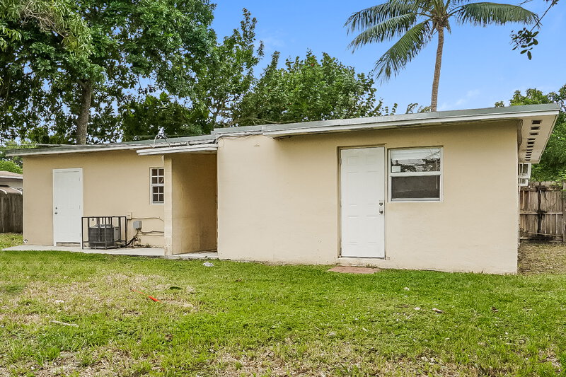 4,600/Mo, 16461 Nw 19 Av Miami Gardens, FL 33054 Rear View 2