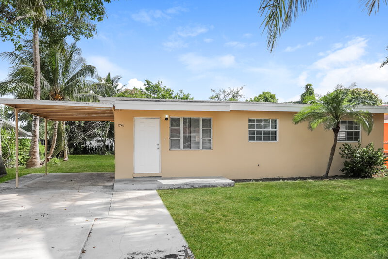 2,180/Mo, 1741 NW 88th St Miami, FL 33147 External View