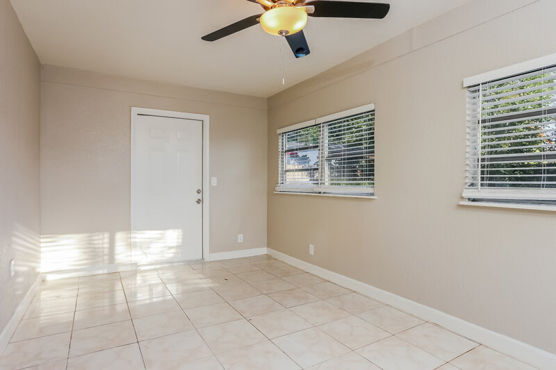 2,685/Mo, 100 NE 27TH ST Pompano Beach, FL 33064 Family Room View