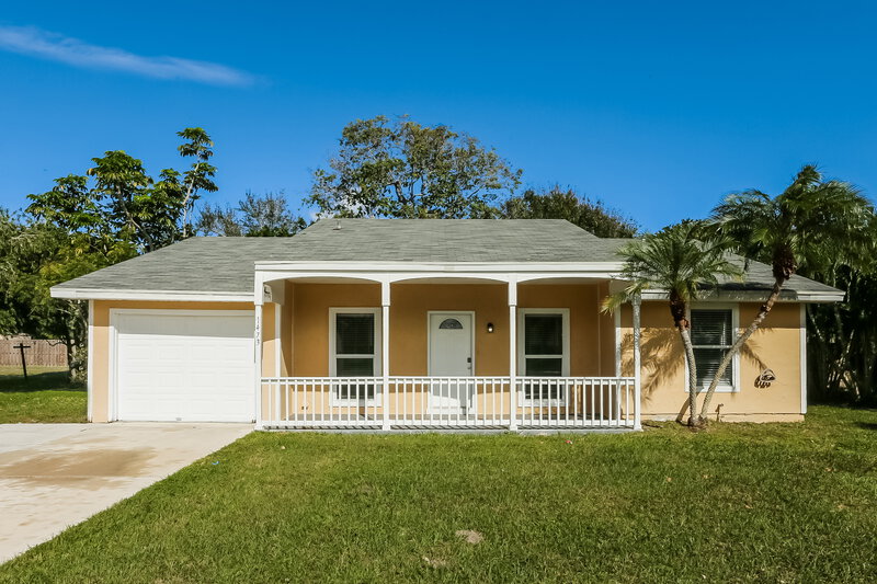 2,240/Mo, 1473 SE Vesthaven Circle Port Saint Lucie, FL 34952 Front View