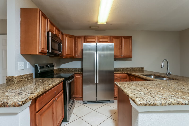 2,240/Mo, 1473 SE Vesthaven Circle Port Saint Lucie, FL 34952 Kitchen View 2