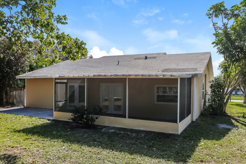 2,240/Mo, 1473 SE Vesthaven Circle Port Saint Lucie, FL 34952 Rear View
