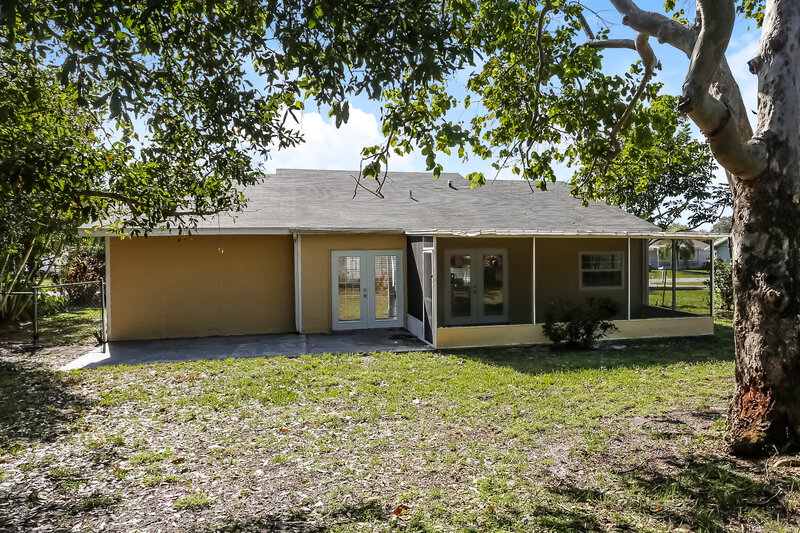 2,240/Mo, 1473 SE Vesthaven Circle Port Saint Lucie, FL 34952 Rear View 2