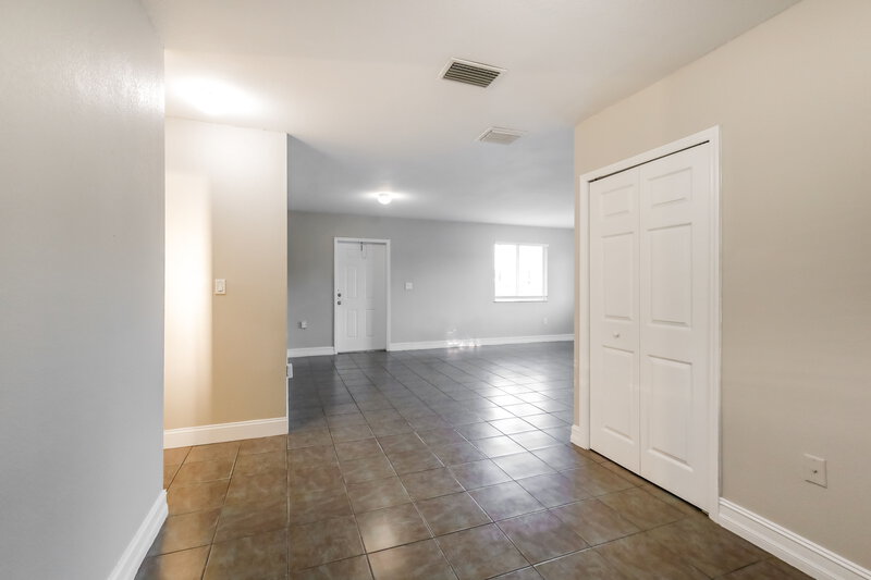 2,816/Mo, 2111 Nw 151 St Miami Gardens, FL 33054 Living Room View 2