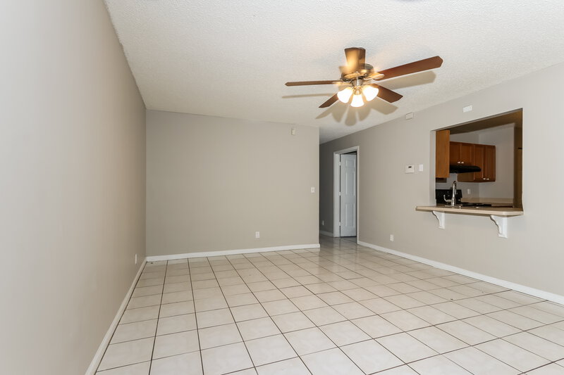 2,460/Mo, 1606 W 23rd Street Riviera Beach, FL 33404 Living Room View 4