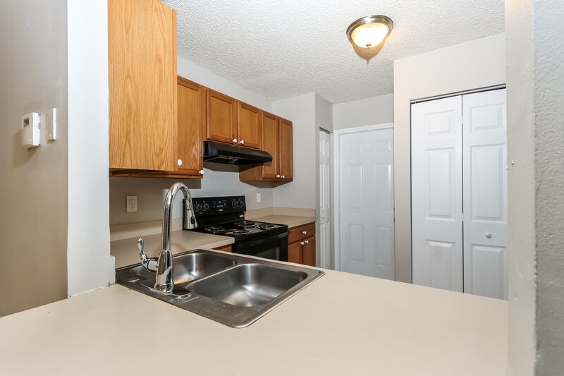 2,460/Mo, 1606 W 23rd Street Riviera Beach, FL 33404 Kitchen View