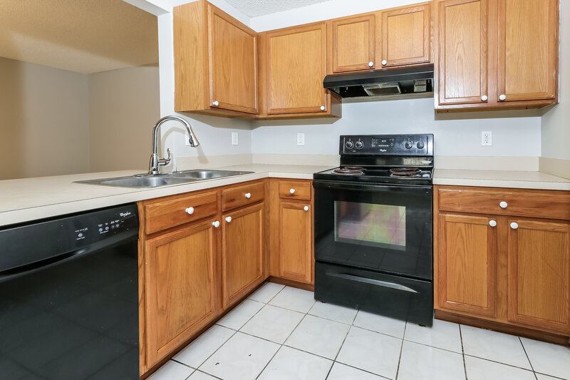 2,460/Mo, 1606 W 23rd Street Riviera Beach, FL 33404 Kitchen View 3