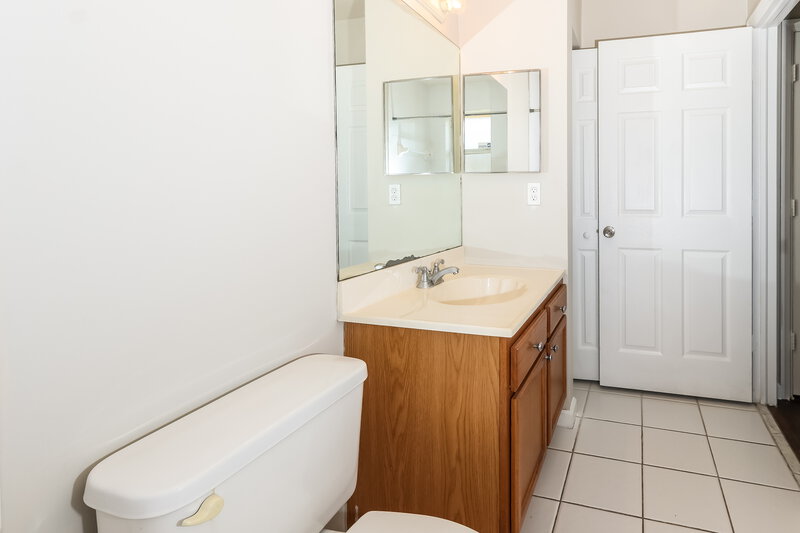 2,460/Mo, 1606 W 23rd Street Riviera Beach, FL 33404 Bathroom View 4