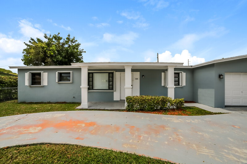 3,570/Mo, 13620 Monroe Street Miami, FL 33176 External View