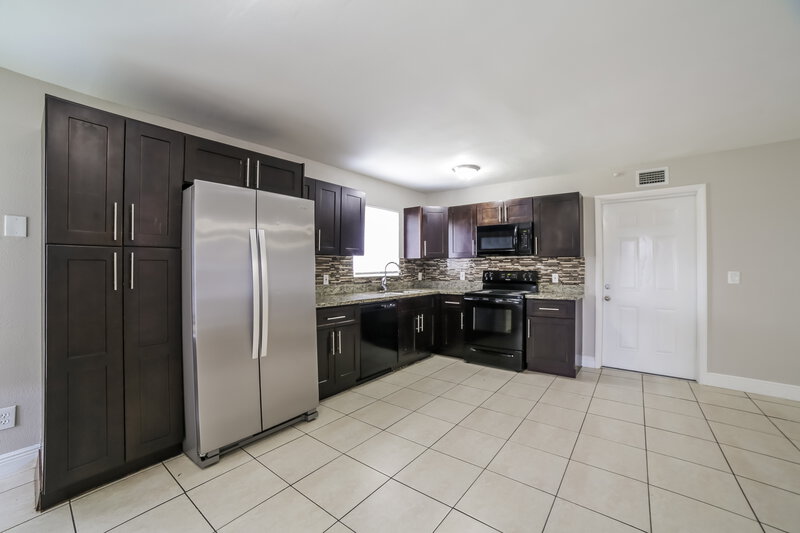 3,570/Mo, 13620 Monroe Street Miami, FL 33176 Kitchen View