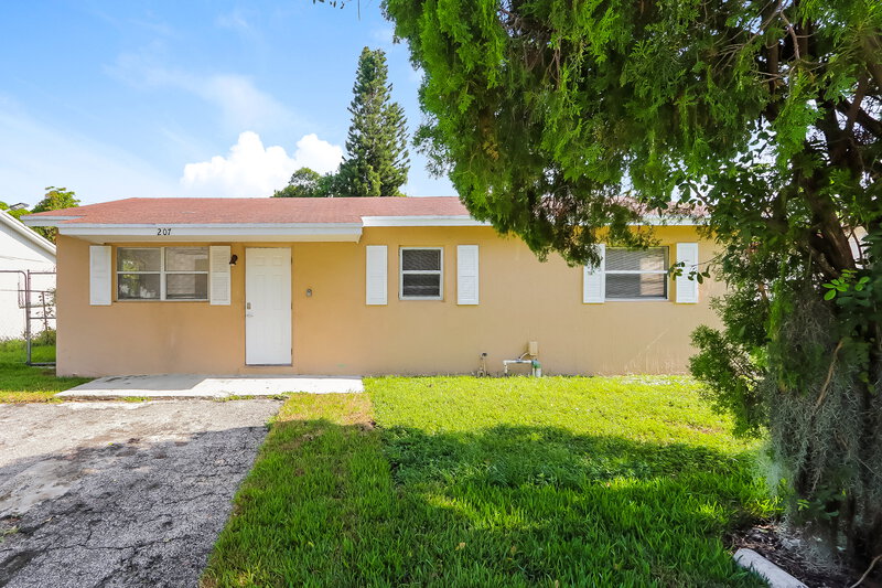 2,560/Mo, 207 SW 9th St Delray Beach, FL 33444 External View
