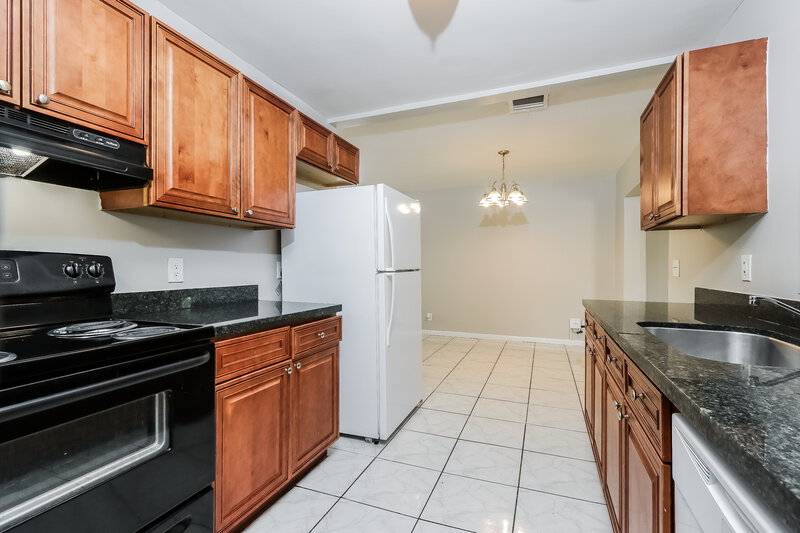 2,560/Mo, 207 SW 9th St Delray Beach, FL 33444 Kitchen View