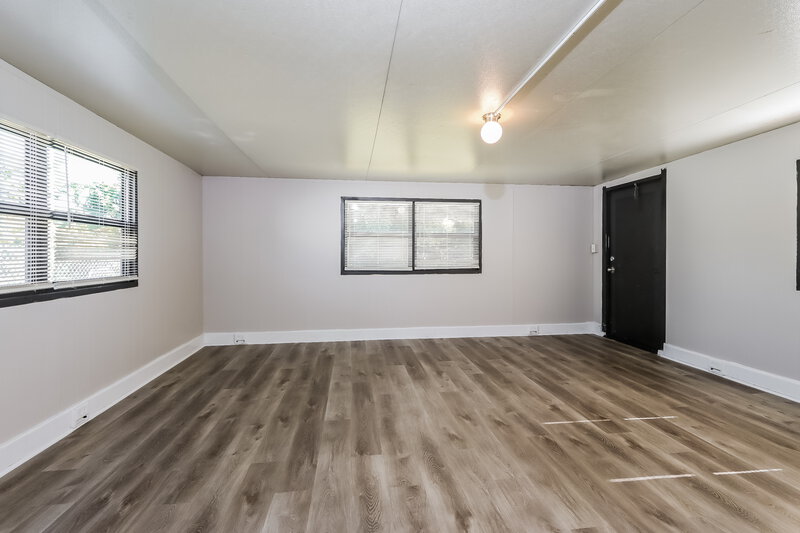 2,560/Mo, 207 SW 9th St Delray Beach, FL 33444 Family Room View 2