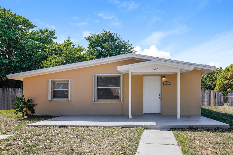 2,480/Mo, 1607 NW 16th Street Fort Lauderdale, FL 33311 External View
