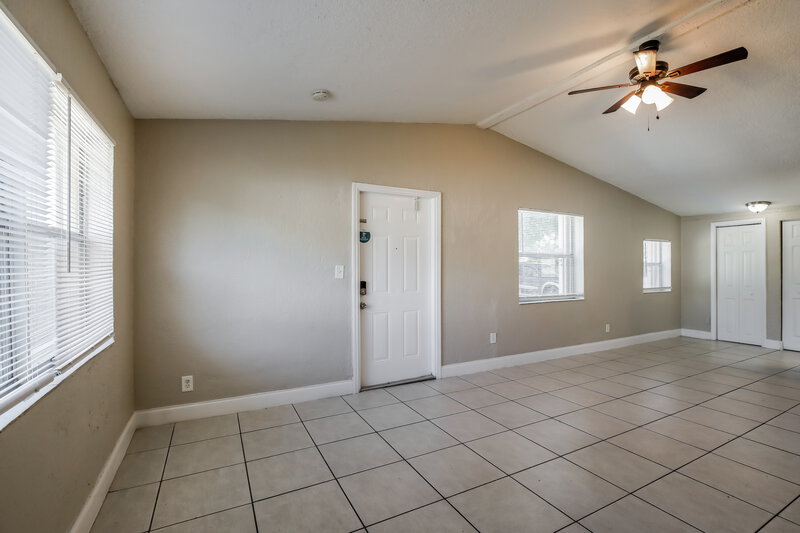 2,480/Mo, 1607 NW 16th Street Fort Lauderdale, FL 33311 Living Room View