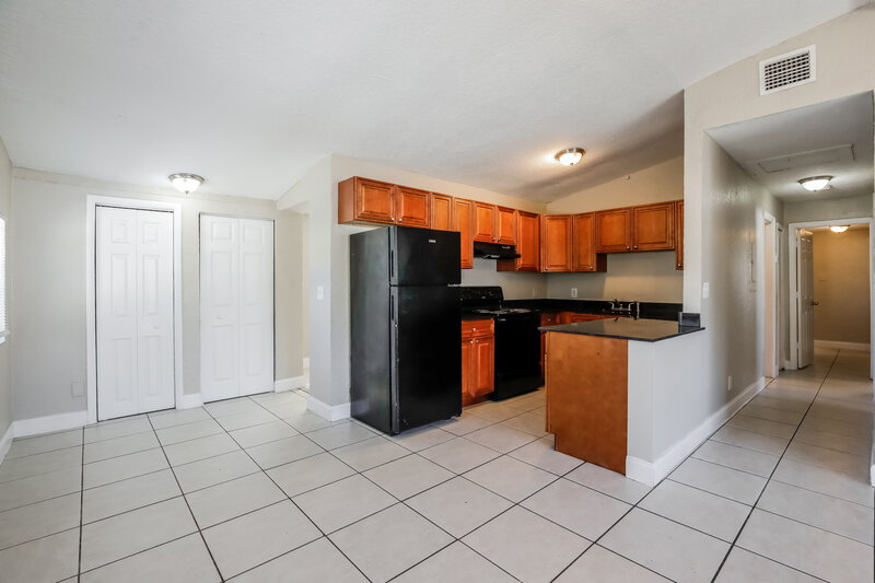 2,480/Mo, 1607 NW 16th Street Fort Lauderdale, FL 33311 Kitchen View