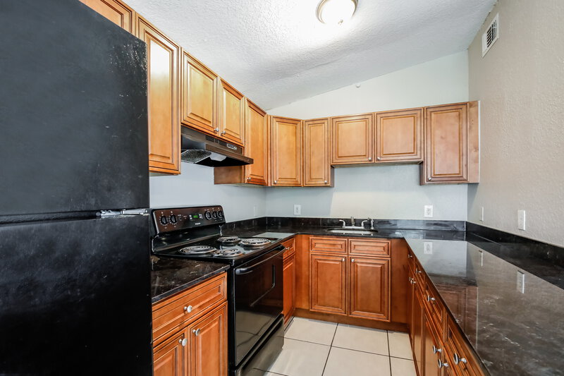 2,480/Mo, 1607 NW 16th Street Fort Lauderdale, FL 33311 Kitchen View 2