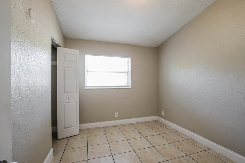 2,480/Mo, 1607 NW 16th Street Fort Lauderdale, FL 33311 Bedroom View 3