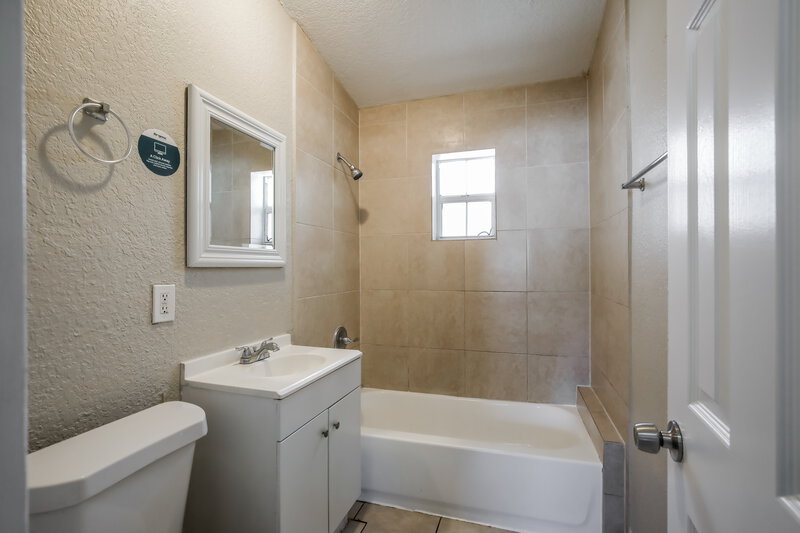 2,480/Mo, 1607 NW 16th Street Fort Lauderdale, FL 33311 Bathroom View