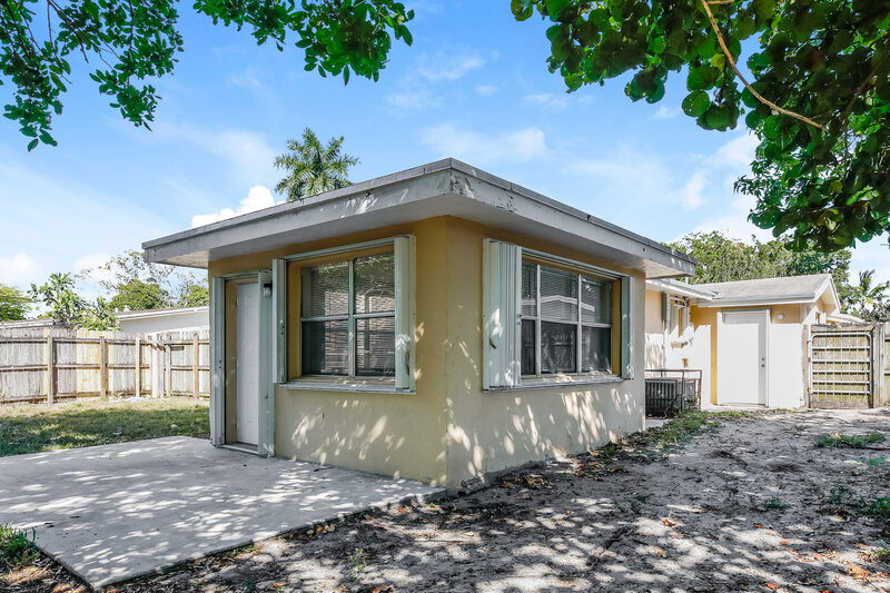 2,480/Mo, 1607 NW 16th Street Fort Lauderdale, FL 33311 Rear View