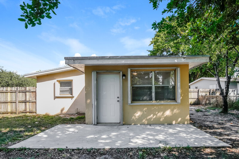 2,480/Mo, 1607 NW 16th Street Fort Lauderdale, FL 33311 Rear View 2