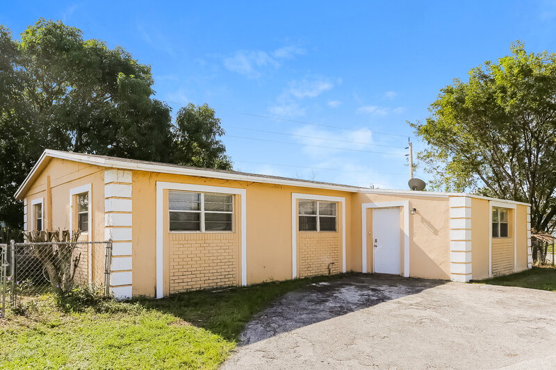 3,340/Mo, 2960 NW 20th Street Fort Lauderdale, FL 33311 Front View