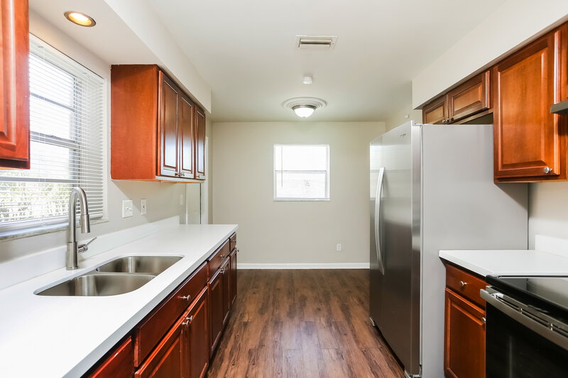 3,340/Mo, 2960 NW 20th Street Fort Lauderdale, FL 33311 Kitchen View