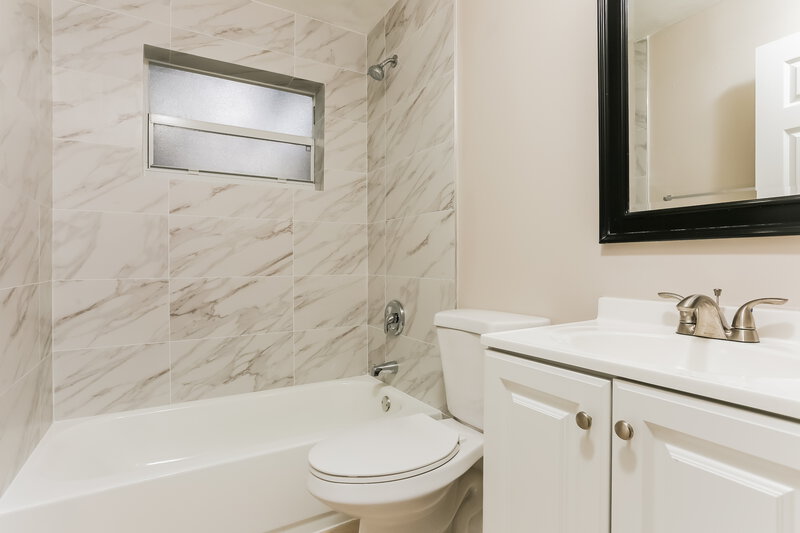 3,340/Mo, 2960 NW 20th Street Fort Lauderdale, FL 33311 Main Bathroom View